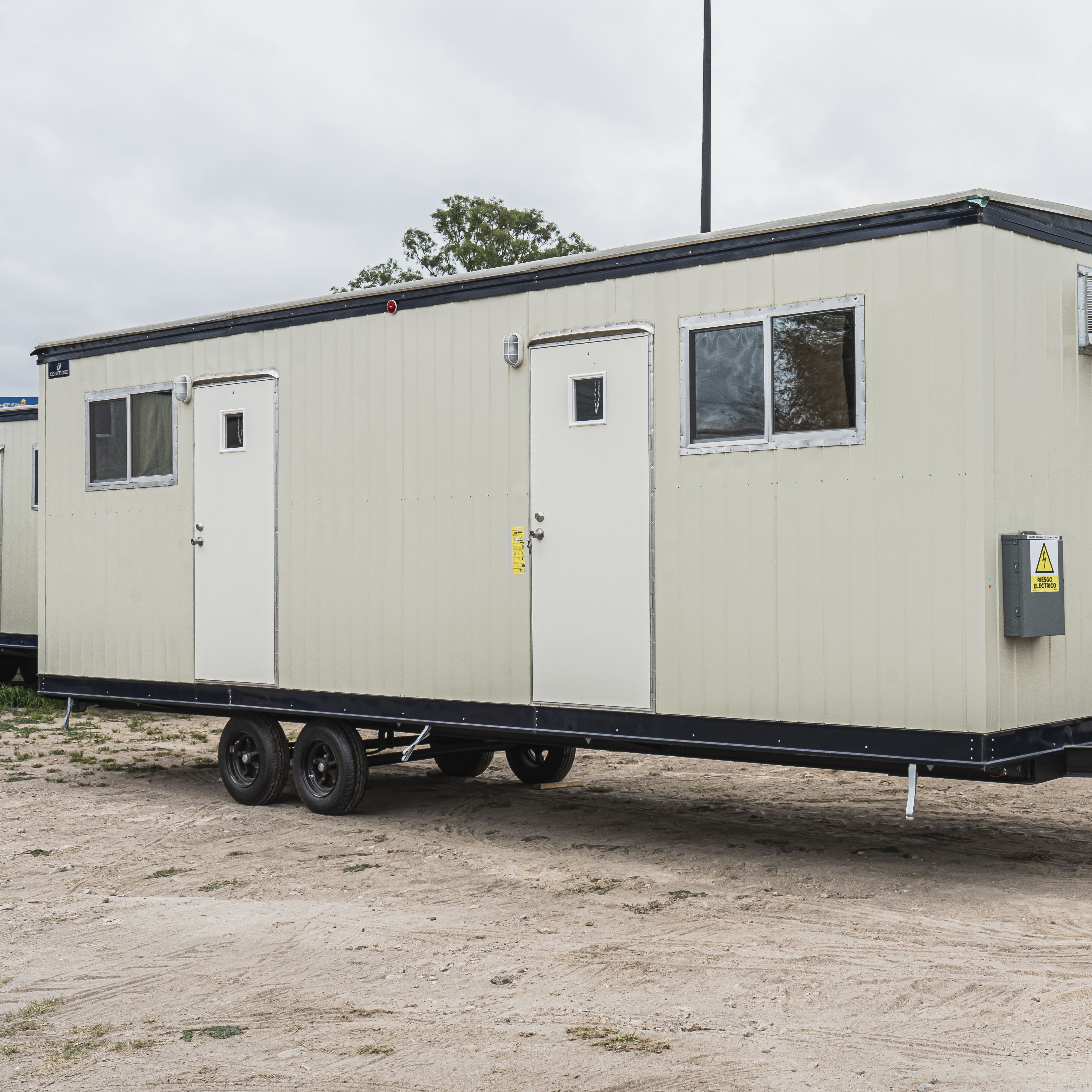 Oficina Móvil con dormitorio 8x32 usada